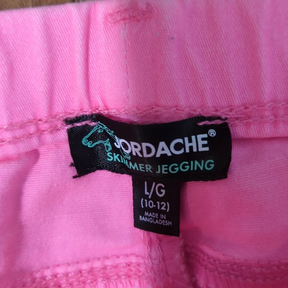 Jordache Pink Skimmer Capri Jeggings - Picture 3 of 9